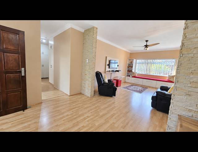 2.5 BEDROOM APARTMENT FOR SALE IN GLENWOOD